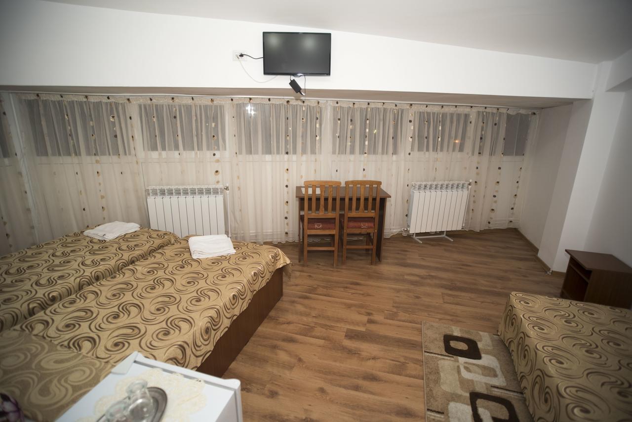Hostel Ruxandra Φωξάνη Εξωτερικό φωτογραφία